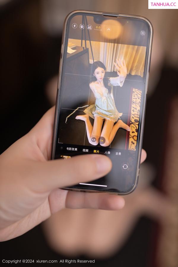 唐安琪  [XiuRen]高清写真图 2024.08.26 No.9069 唐安琪 丝袜美腿第38张图片